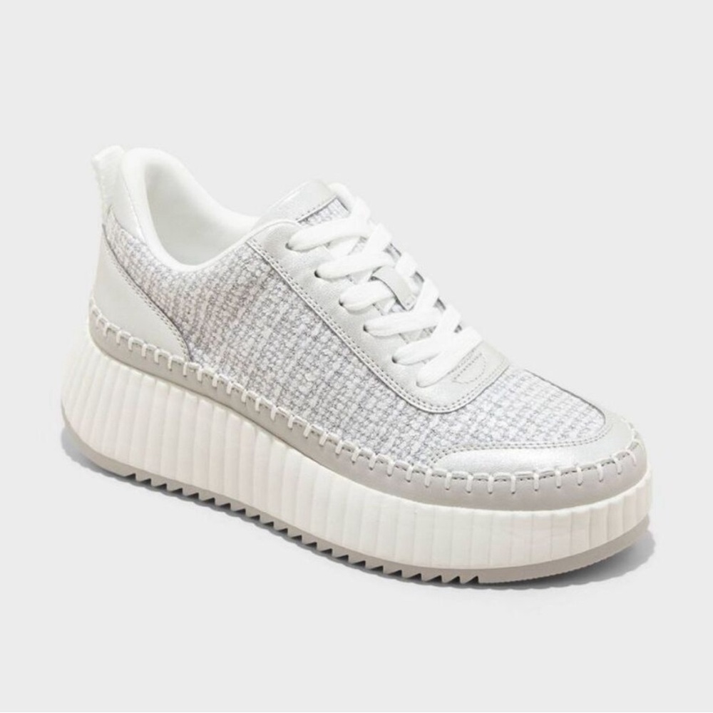 Universal Thread Women's
Persephone Sneakers with Memory Foam Insol Silver 8.5